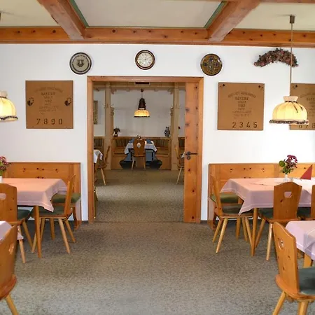 Πανσιόν Zur Linde 3*