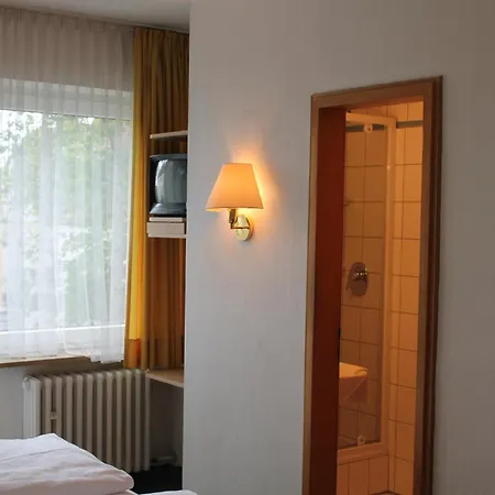 Πανσιόν Zur Linde 3*