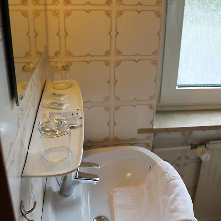 Zur Linde Πανσιόν